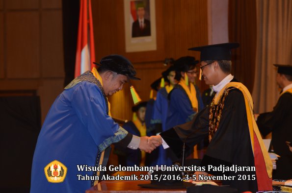 Wisuda Unpad Gel I TA 2015_2016  Fakultas Ilmu Komunikasi oleh Rektor-183