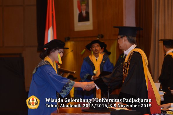 Wisuda Unpad Gel I TA 2015_2016  Fakultas Ilmu Komunikasi oleh Rektor-198