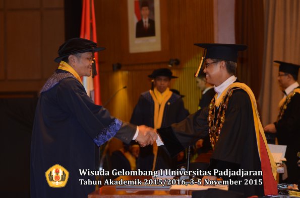 Wisuda Unpad Gel I TA 2015_2016  Fakultas ISIP oleh Rektor-009