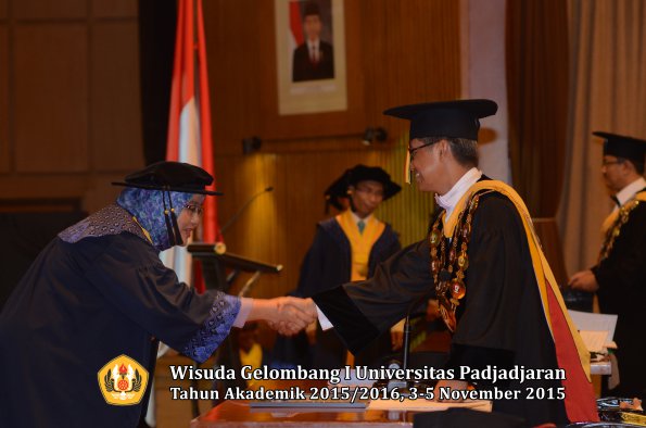 Wisuda Unpad Gel I TA 2015_2016  Fakultas ISIP oleh Rektor-012