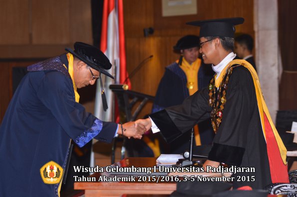 Wisuda Unpad Gel I TA 2015_2016  Fakultas ISIP oleh Rektor-015