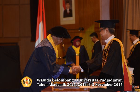 Wisuda Unpad Gel I TA 2015_2016  Fakultas ISIP oleh Rektor-017