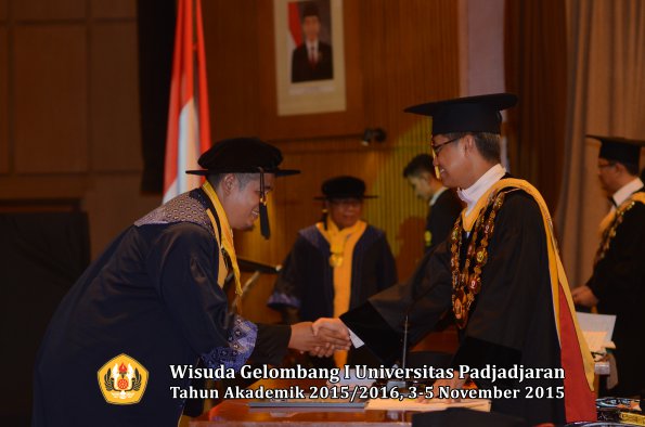 Wisuda Unpad Gel I TA 2015_2016  Fakultas ISIP oleh Rektor-026
