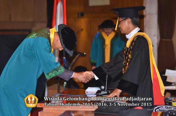Wisuda Unpad Gel I TA 2015_2016  Fakultas ISIP oleh Rektor-051