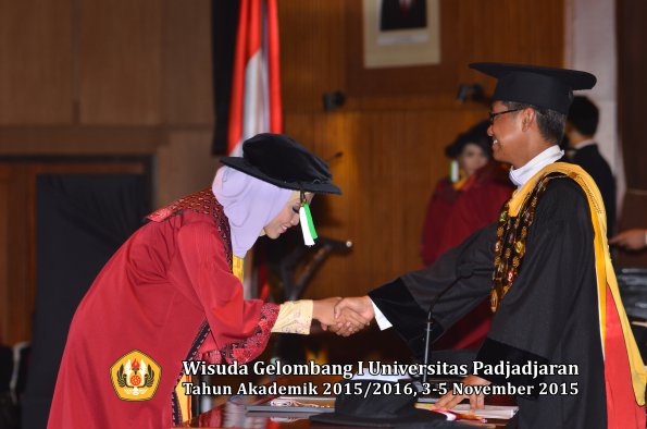 Wisuda Unpad Gel I TA 2015_2016  Fakultas Pertanian oleh Rektor-054