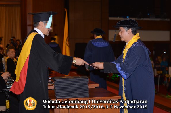 Wisuda Unpad Gel I TA 2015_2016  Fakultas Ilmu Budaya oleh Dekan-019