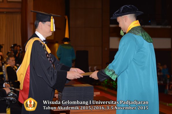 Wisuda Unpad Gel I TA 2015_2016  Fakultas Kedokteran oleh Dekan-012