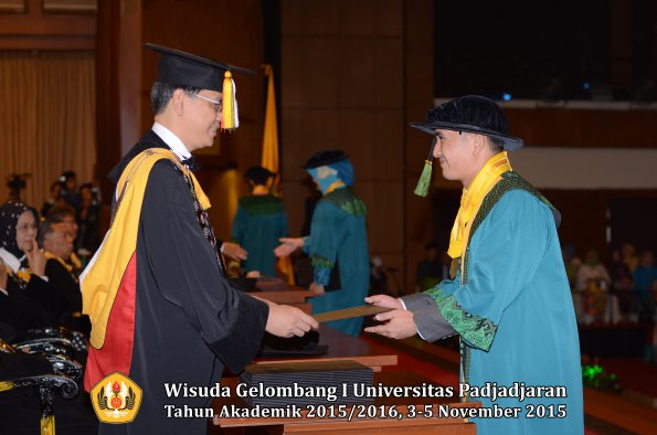Wisuda Unpad Gel I TA 2015_2016  Fakultas Kedokteran oleh Dekan-032