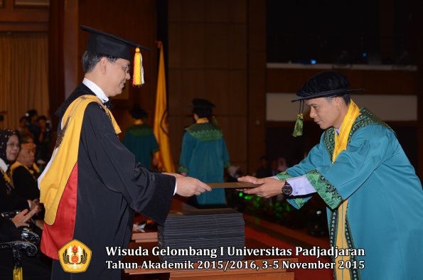 Wisuda Unpad Gel I TA 2015_2016  Fakultas Kedokteran oleh Dekan-061