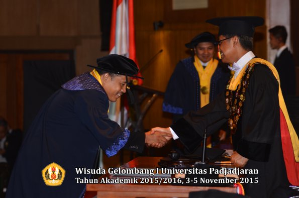 Wisuda Unpad Gel I TA 2015_2016  Fakultas Ilmu Budaya oleh Rektor-001