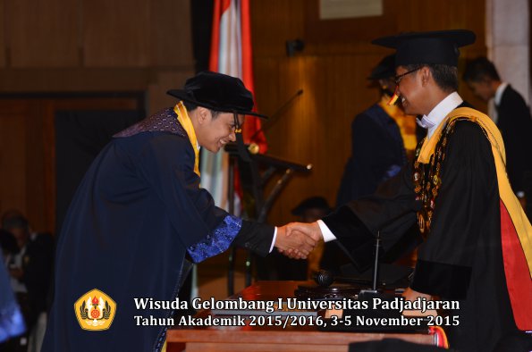 Wisuda Unpad Gel I TA 2015_2016  Fakultas Ilmu Budaya oleh Rektor-002