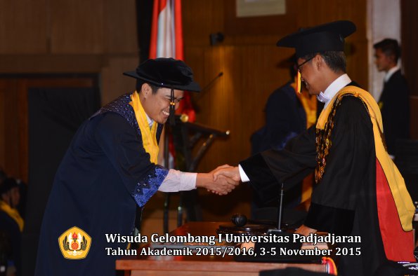 Wisuda Unpad Gel I TA 2015_2016  Fakultas Ilmu Budaya oleh Rektor-005