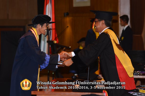 Wisuda Unpad Gel I TA 2015_2016  Fakultas Ilmu Budaya oleh Rektor-010