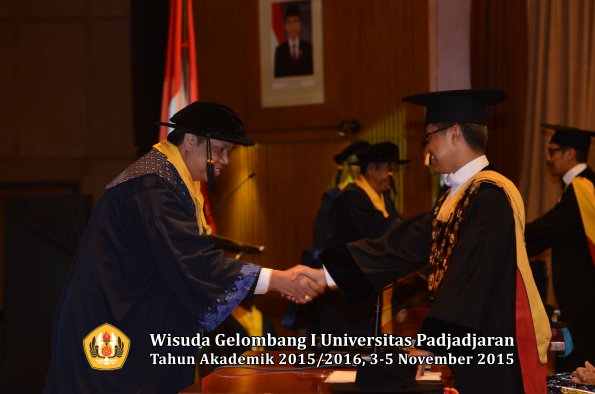 Wisuda Unpad Gel I TA 2015_2016  Fakultas Ilmu Budaya oleh Rektor-013