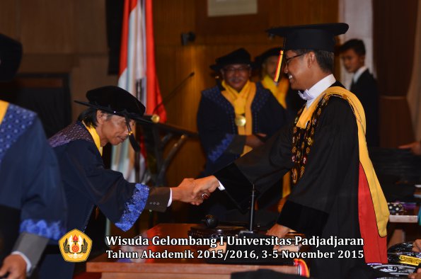 Wisuda Unpad Gel I TA 2015_2016  Fakultas Ilmu Budaya oleh Rektor-018