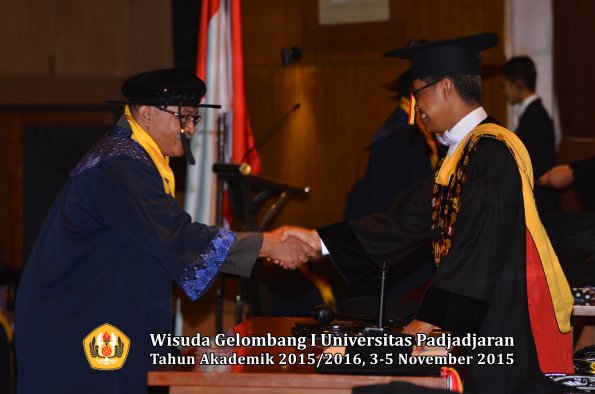Wisuda Unpad Gel I TA 2015_2016  Fakultas Ilmu Budaya oleh Rektor-019