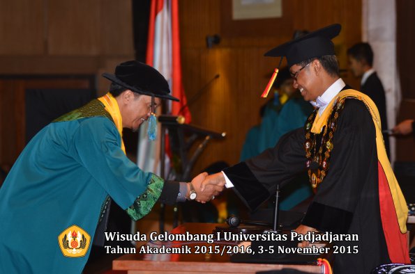 Wisuda Unpad Gel I TA 2015_2016  Fakultas Ilmu Budaya oleh Rektor-034