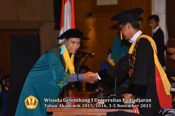 Wisuda Unpad Gel I TA 2015_2016  Fakultas Ilmu Budaya oleh Rektor-049