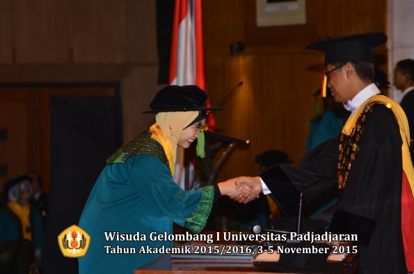 Wisuda Unpad Gel I TA 2015_2016  Fakultas Kedokteran oleh Rektor-026