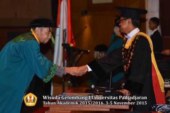 Wisuda Unpad Gel I TA 2015_2016  Fakultas Kedokteran oleh Rektor-064