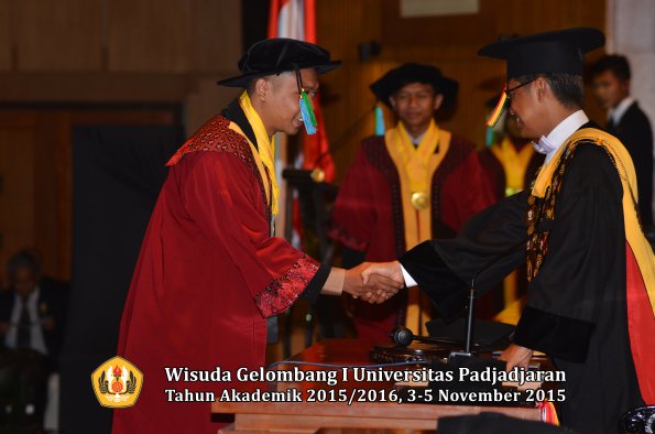 Wisuda Unpad Gel I TA 2015_2016  Fakultas PIK oleh Rektor-008