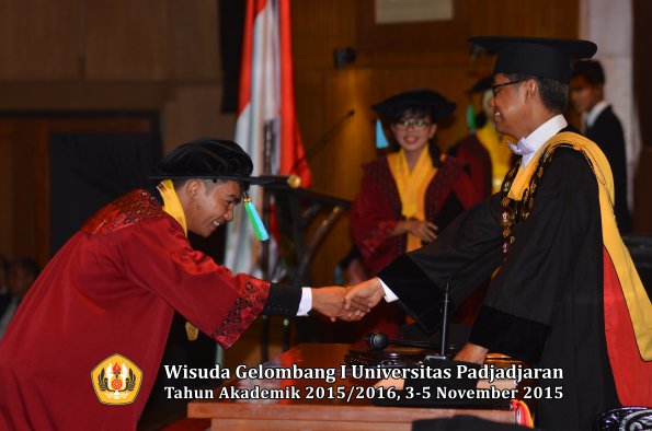 Wisuda Unpad Gel I TA 2015_2016  Fakultas PIK oleh Rektor-012