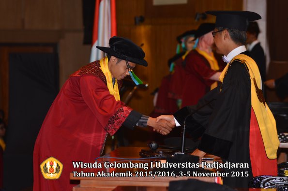 Wisuda Unpad Gel I TA 2015_2016  Fakultas PIK oleh Rektor-016