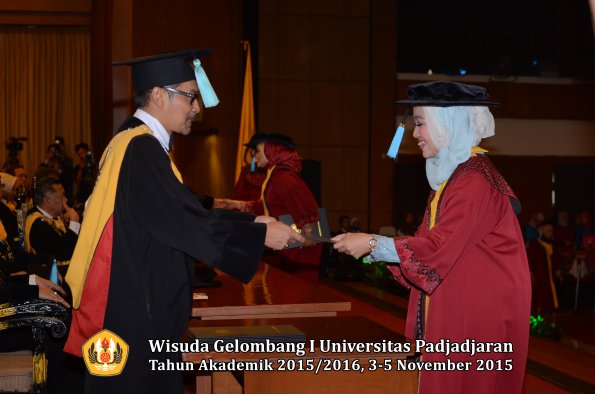 Wisuda Unpad Gel I TA 2015_2016  Fakultas Ilmu Budaya oleh Dekan-245