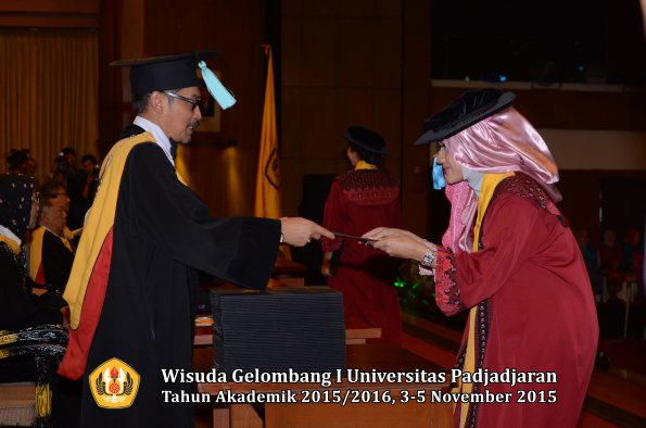 Wisuda Unpad Gel I TA 2015_2016  Fakultas Ilmu Budaya oleh Dekan-252