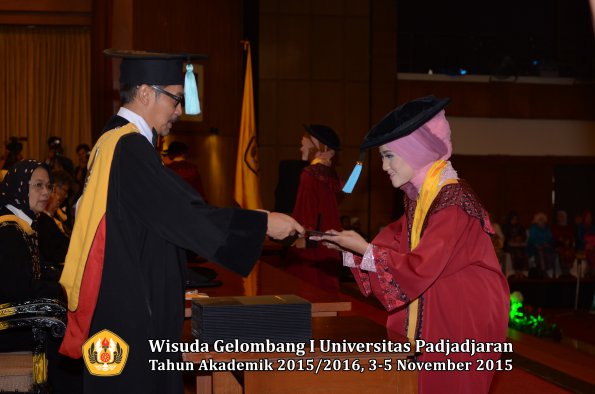 Wisuda Unpad Gel I TA 2015_2016  Fakultas Ilmu Budaya oleh Dekan-275