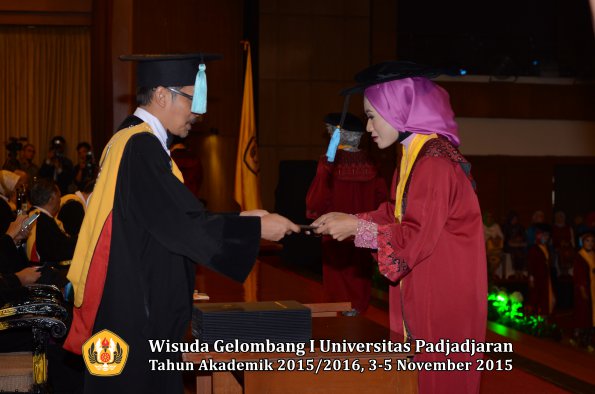 Wisuda Unpad Gel I TA 2015_2016  Fakultas Ilmu Budaya oleh Dekan-279