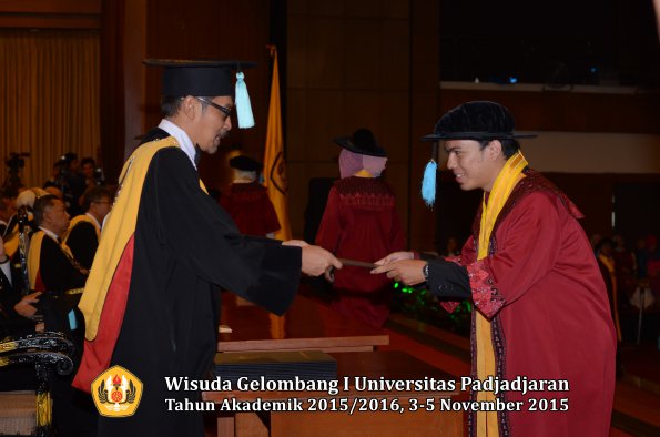 Wisuda Unpad Gel I TA 2015_2016  Fakultas Ilmu Budaya oleh Dekan-312