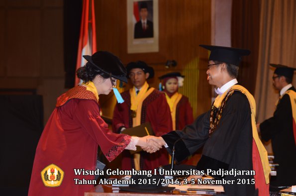 Wisuda Unpad Gel I TA 2015_2016  Fakultas Ilmu Budaya oleh Rektor-005
