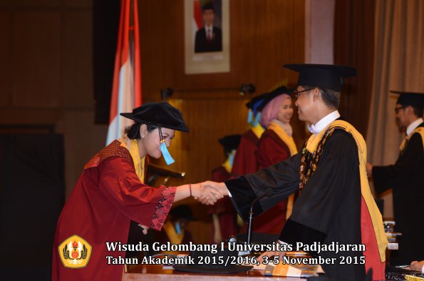 Wisuda Unpad Gel I TA 2015_2016  Fakultas Ilmu Budaya oleh Rektor-022