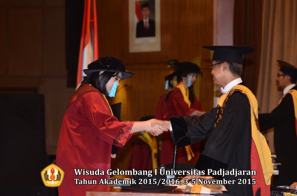Wisuda Unpad Gel I TA 2015_2016  Fakultas Ilmu Budaya oleh Rektor-025