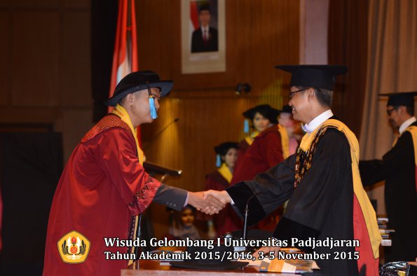 Wisuda Unpad Gel I TA 2015_2016  Fakultas Ilmu Budaya oleh Rektor-027