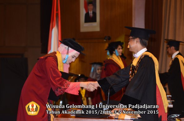 Wisuda Unpad Gel I TA 2015_2016  Fakultas Ilmu Budaya oleh Rektor-028