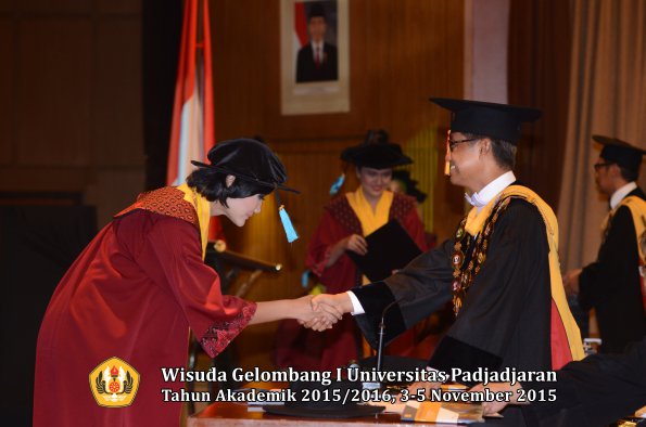 Wisuda Unpad Gel I TA 2015_2016  Fakultas Ilmu Budaya oleh Rektor-058