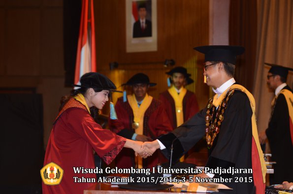 Wisuda Unpad Gel I TA 2015_2016  Fakultas Ilmu Budaya oleh Rektor-181