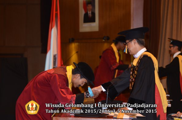 Wisuda Unpad Gel I TA 2015_2016  Fakultas Ilmu Budaya oleh Rektor-183