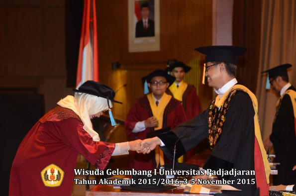 Wisuda Unpad Gel I TA 2015_2016  Fakultas Ilmu Budaya oleh Rektor-191