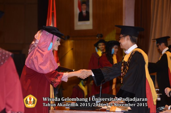 Wisuda Unpad Gel I TA 2015_2016  Fakultas Ilmu Budaya oleh Rektor-253