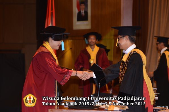 Wisuda Unpad Gel I TA 2015_2016  Fakultas Ilmu Budaya oleh Rektor-257
