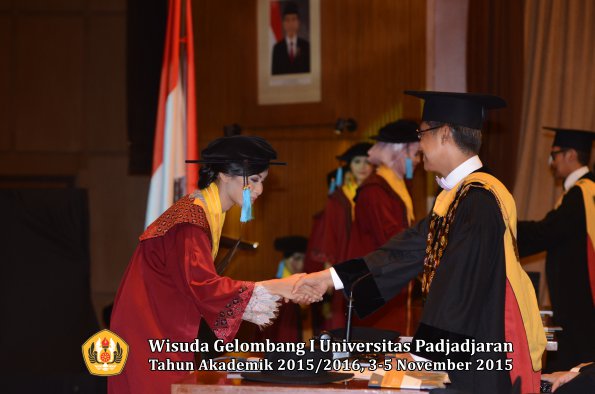 Wisuda Unpad Gel I TA 2015_2016  Fakultas Ilmu Budaya oleh Rektor-263