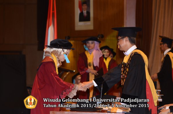Wisuda Unpad Gel I TA 2015_2016  Fakultas Ilmu Budaya oleh Rektor-272