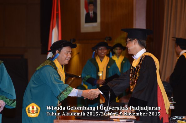 Wisuda Unpad Gel I TA 2015_2016  Fakultas Keperawatan oleh Rektor-012