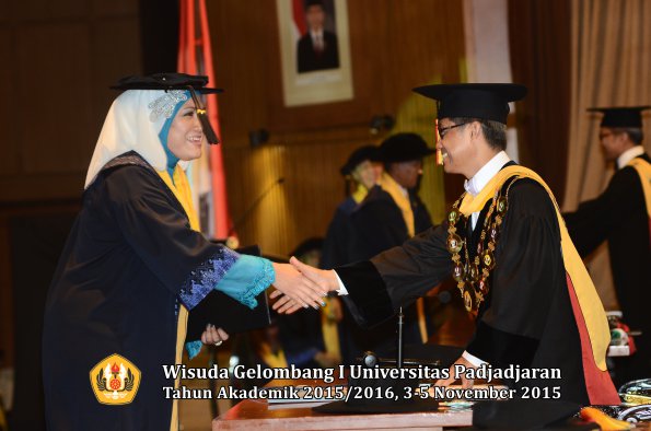 Wisuda Unpad Gel I TA 2015_2016  Fakultas Hukum oleh Rektor-008