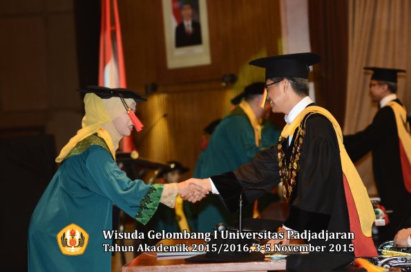 Wisuda Unpad Gel I TA 2015_2016  Fakultas Hukum oleh Rektor-036