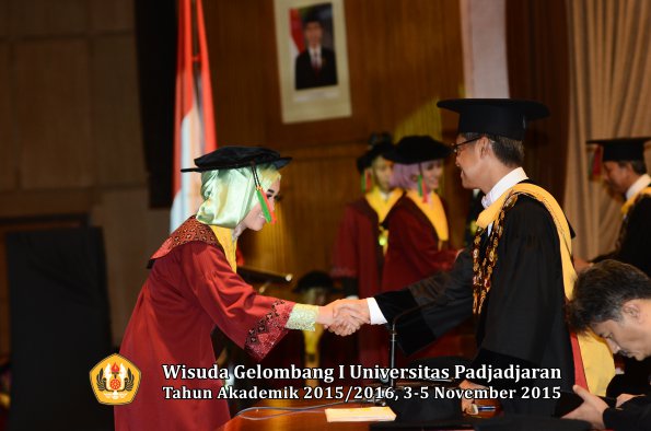 Wisuda Unpad Gel I TA 2015_2016  Fakultas TIP oleh Rektor-061
