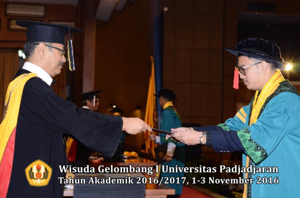 Wisuda Unpad Gel I TA 2016_2017 Fakultas Hukum Dekan 017